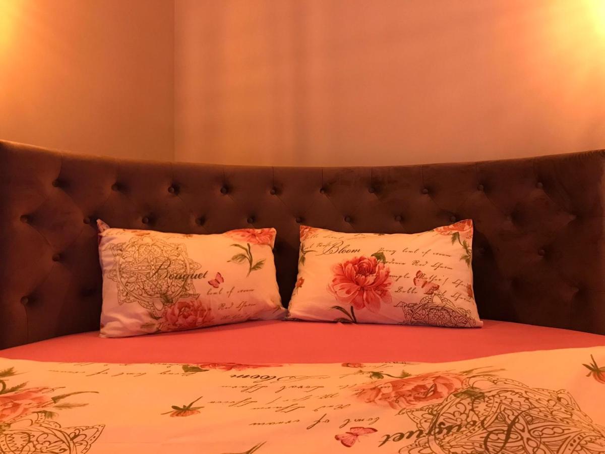 Sweet Pink By Miro Apartment Сіная Екстер'єр фото